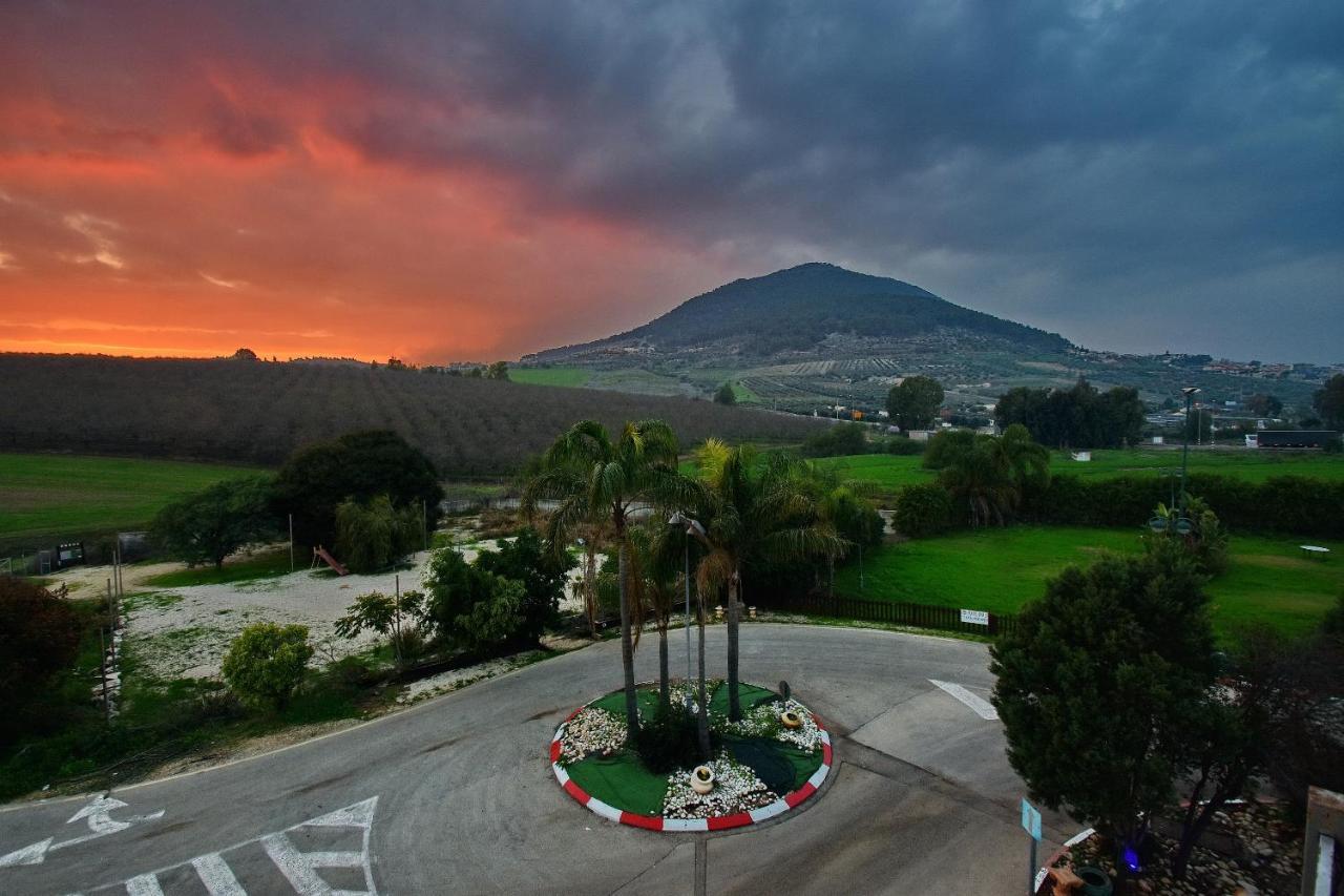 Pearl Of The Valley Hotel Kfar Tavor Eksteriør billede